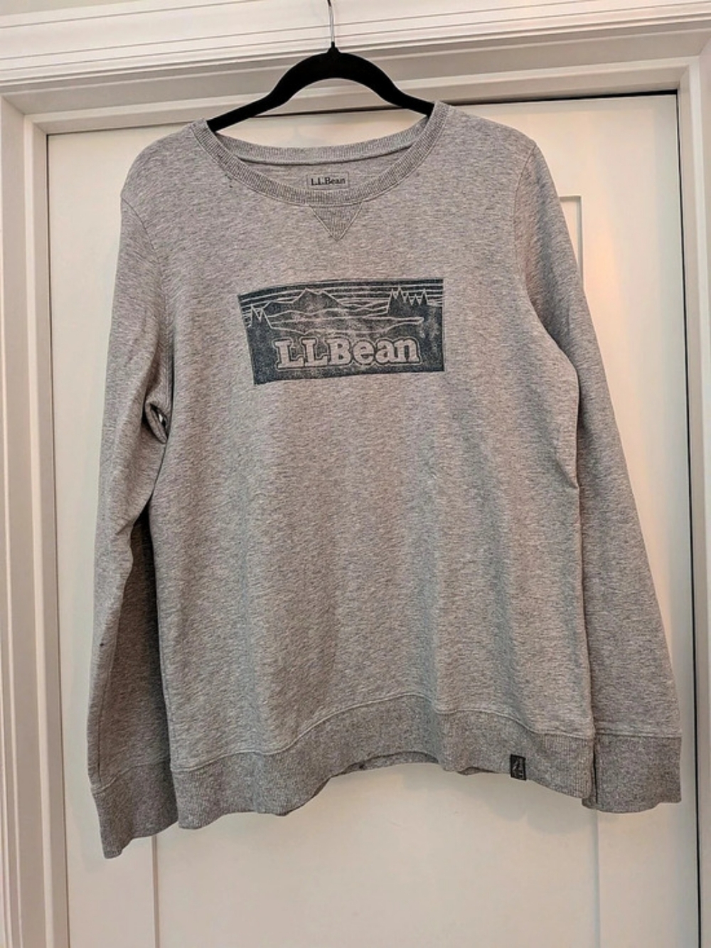 L.L.Bean Women's Signature Camp Crewneck Sweatshirt Logo Sweatshirt in Gray Size